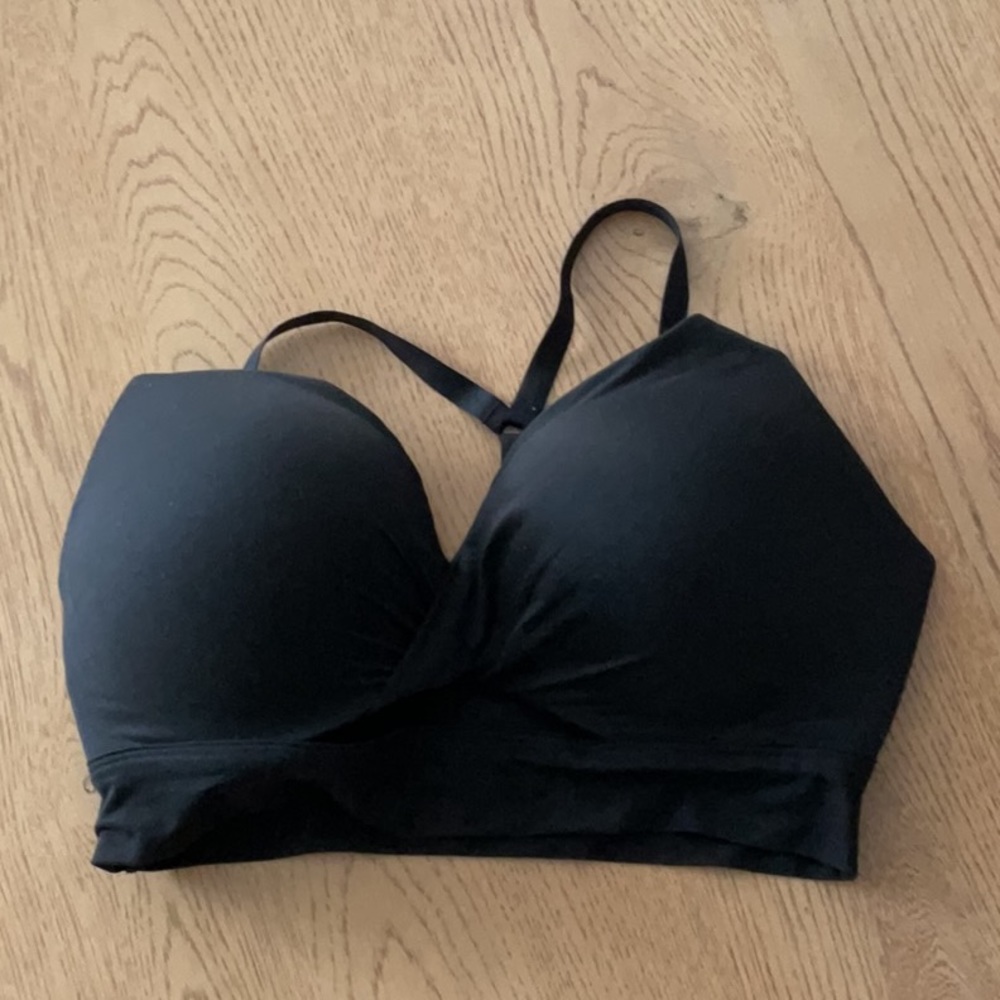 Victoria’s secret body by Victoria uplift no wire 34 DD